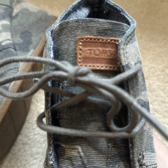 TOMS camo wedges NWOT - Picture 5 of 5